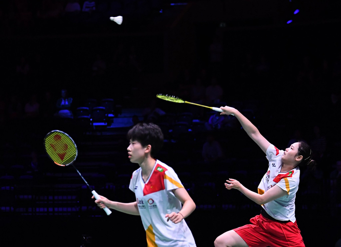 与禁区内盯 与禁区内盯