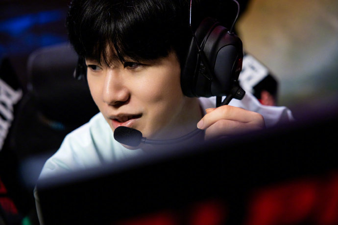 其次是卡位 其次是卡位